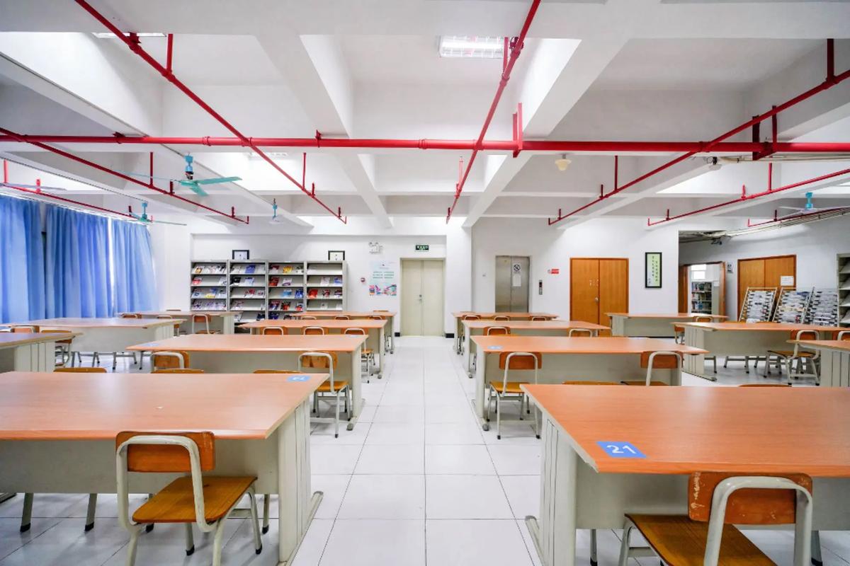 广州现代信息工程职业技术学院学校占地573亩,园林式校园环