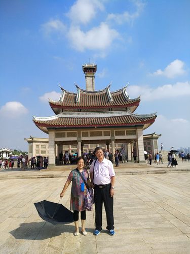 章本序夫妇应邀来厦门布塔信息技术股份